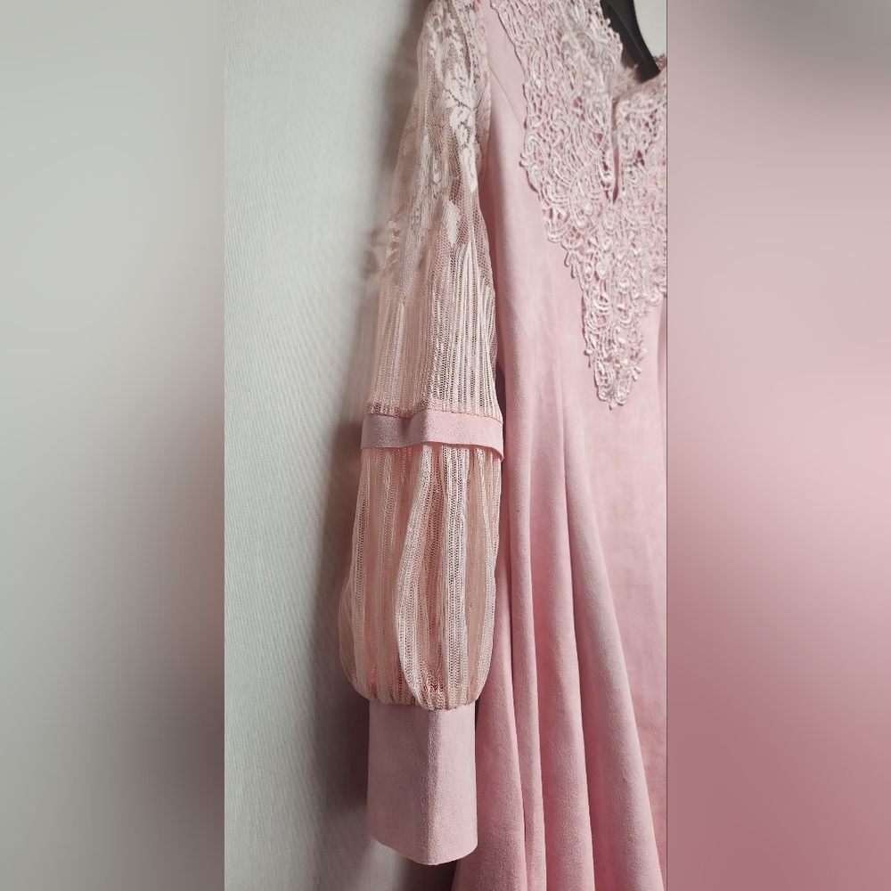 Blue Sky Elegant Pink Lace Dress - Picture 3 of 9